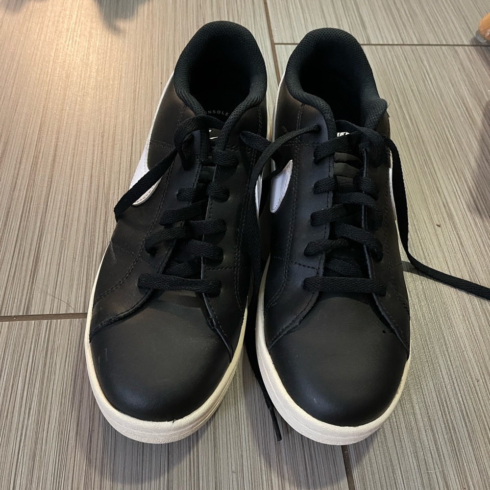 Men’s Nike Shoes Sz 9